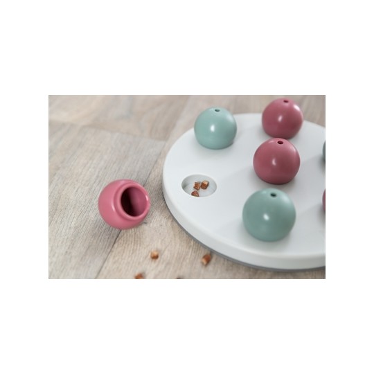 Trixie Cat Activity Solitaire